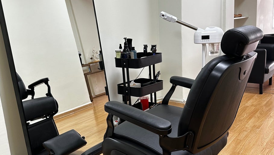 Cadeira de barbearia moderna na D´Lisbon Barber House, Lisboa, Lisboa, PT.