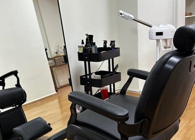 Cadeira de barbearia moderna na D´Lisbon Barber House, Lisboa, Lisboa, PT.