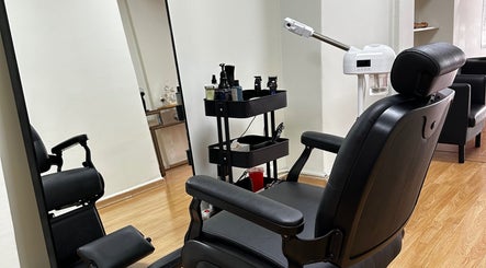 Cadeira de barbearia moderna na D´Lisbon Barber House, Lisboa, Lisboa, PT.