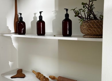 Decoração com frascos e planta na D´Lisbon Barber House, Lisboa, Lisboa, PT.