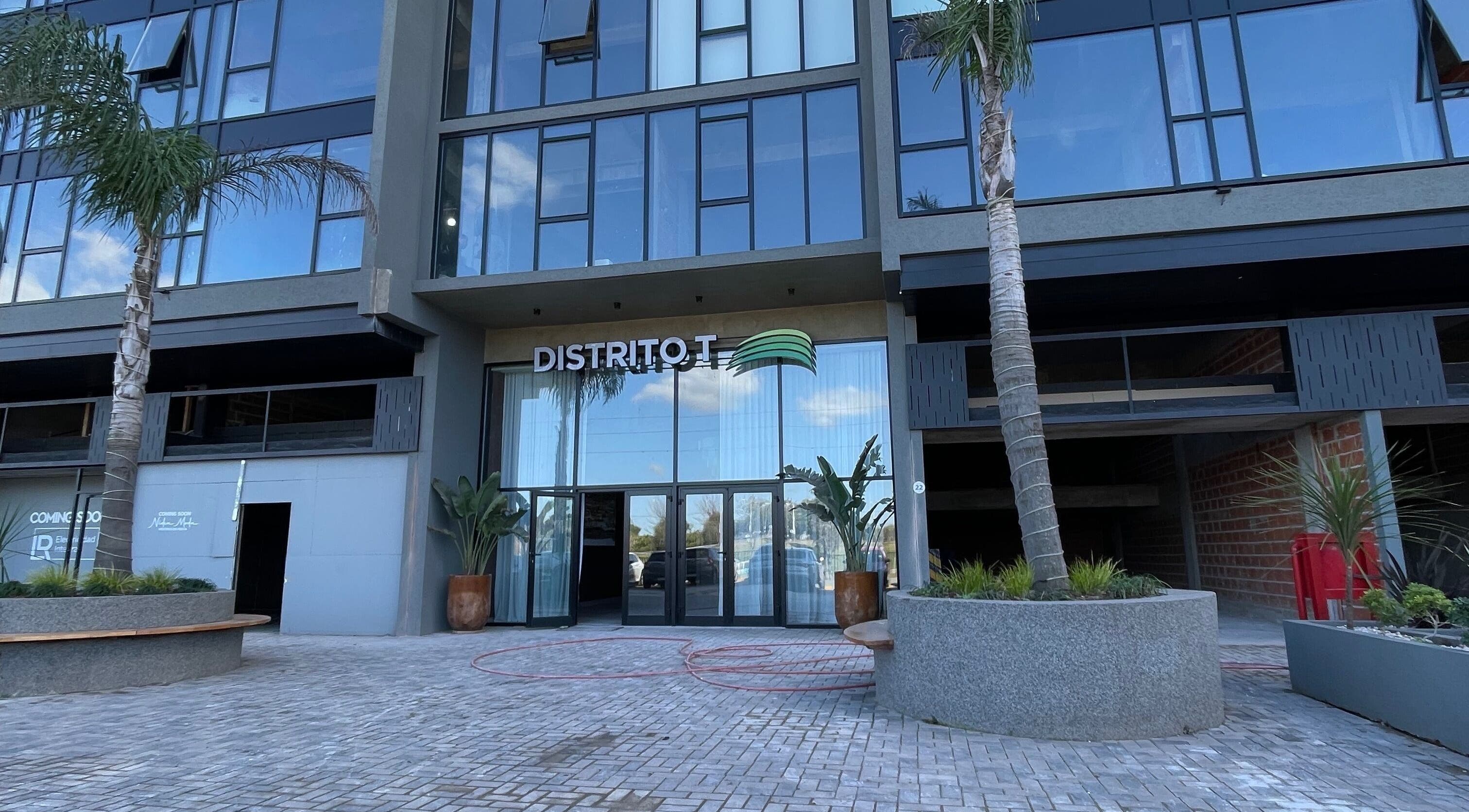 Fachada moderna de Barbería Time Out en General Rodríguez, Provincia De Buenos Aires, AR.