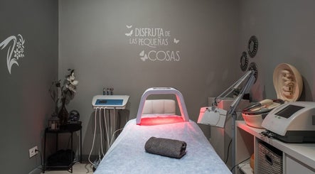 Sala de tratamientos de JD CENTRO ESTETICO en Willemstad, Curaçao, CW, con equipo moderno de belleza.