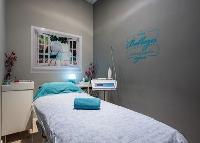 Sala de tratamientos en JD CENTRO ESTETICO, Willemstad, Curaçao, CW, decorada con toques modernos y serenos.