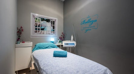 Sala de tratamientos en JD CENTRO ESTETICO, Willemstad, Curaçao, CW, decorada con toques modernos y serenos.
