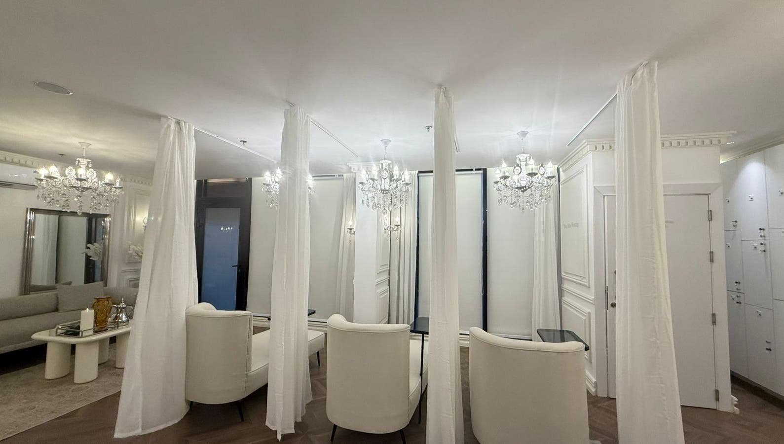 الديكور الأنيق في لوي سبا بالدمام, المنطقة الشرقية, SA يبرز الفخامة والراحة في تجربة السبا.