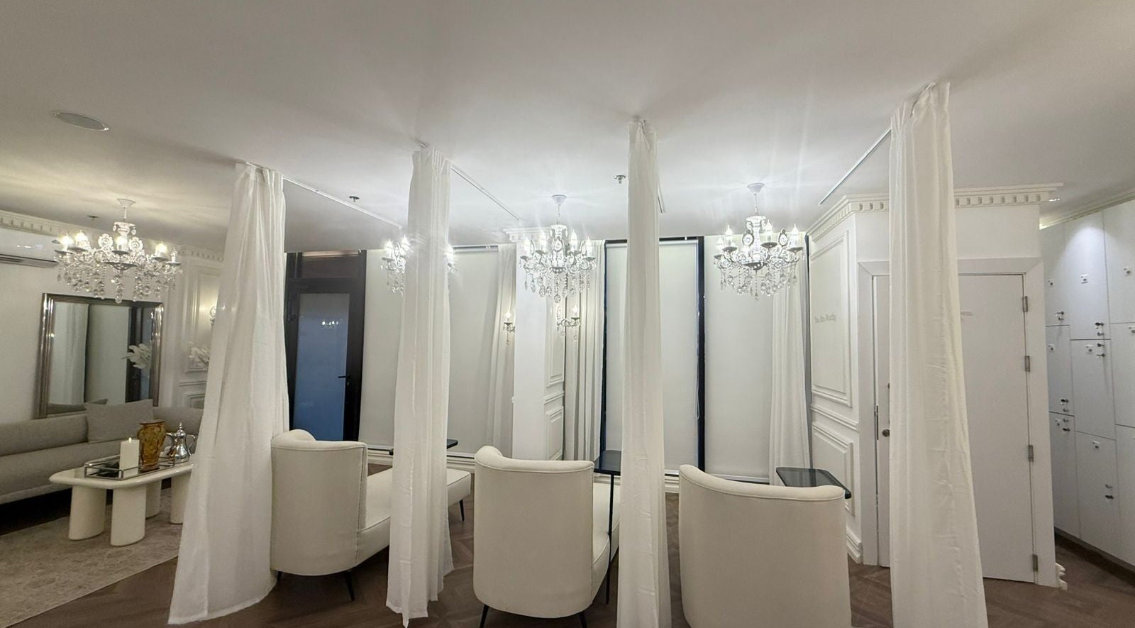 الديكور الأنيق في لوي سبا بالدمام, المنطقة الشرقية, SA يبرز الفخامة والراحة في تجربة السبا.