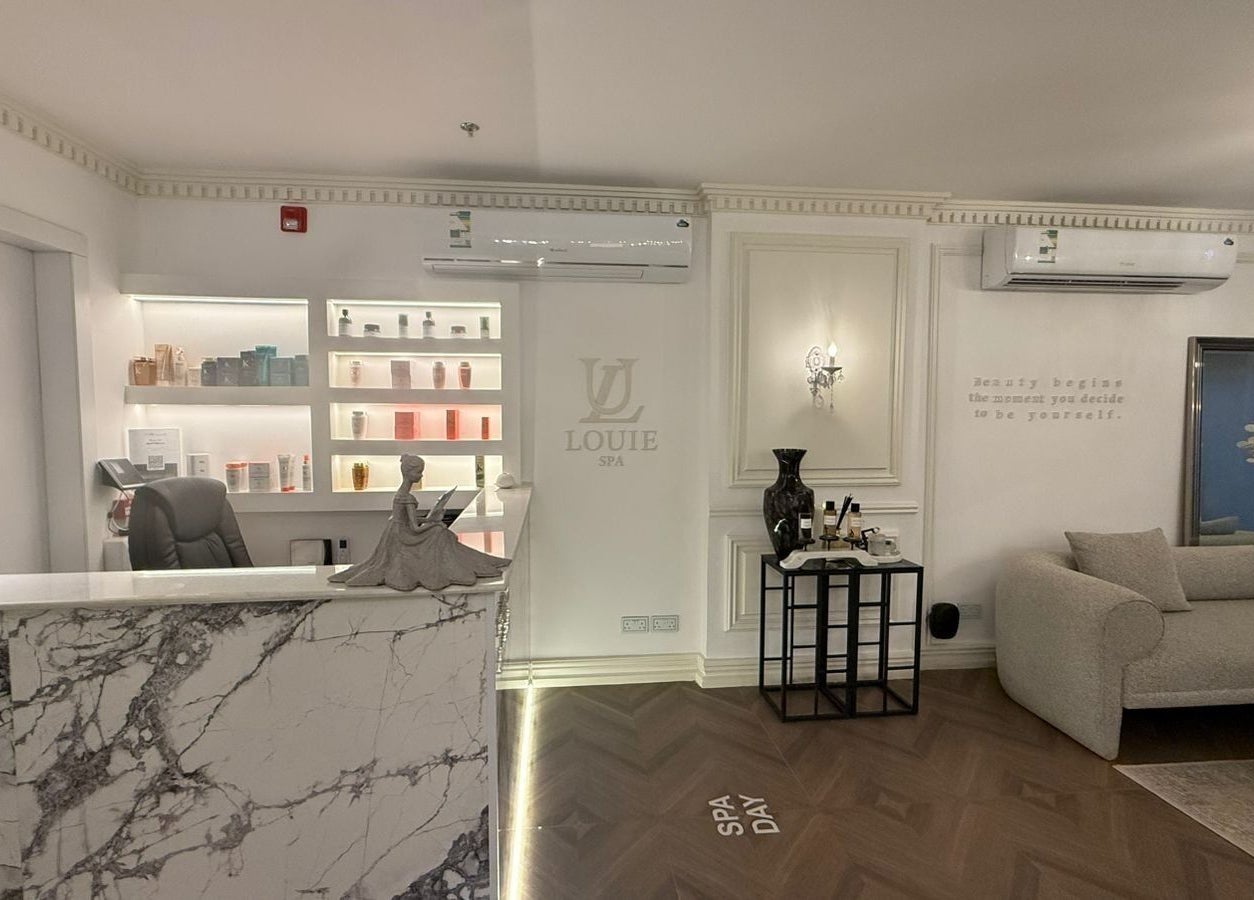 صورة استقبال لوي سبا الفاخر في الدمام, المنطقة الشرقية, SA بتصميم داخلي أنيق وزاوية جلوس مريحة.