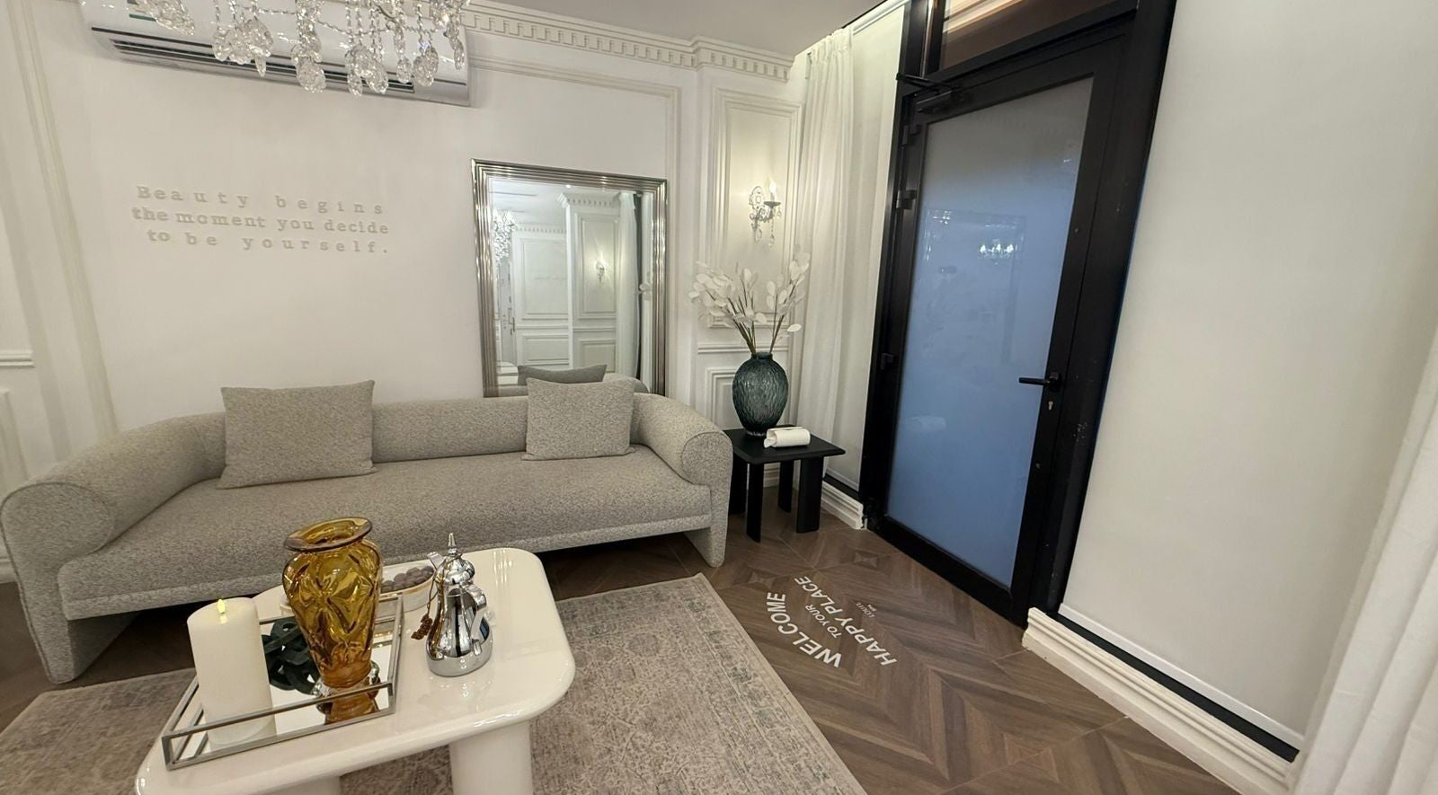 منطقة استقبال أنيقة في لوي سبا، الدمام، المنطقة الشرقية، SA تجمع بين الفخامة والراحة.