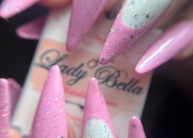 Uñas decoradas con brillo en Lady Bella, San Cristobal, Ciudad Autónoma De Buenos Aires, AR.