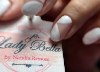 Manicura elegante en Lady Bella, San Cristobal, Ciudad Autónoma De Buenos Aires, AR.