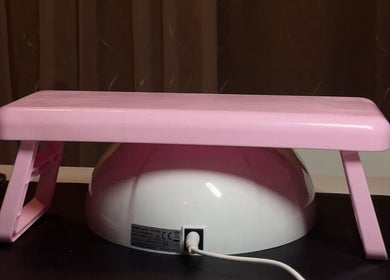 Lampe UV rose pour manucure à Nails by c3liane, Neuville-sur-escaut, Hauts-de-france, FR.