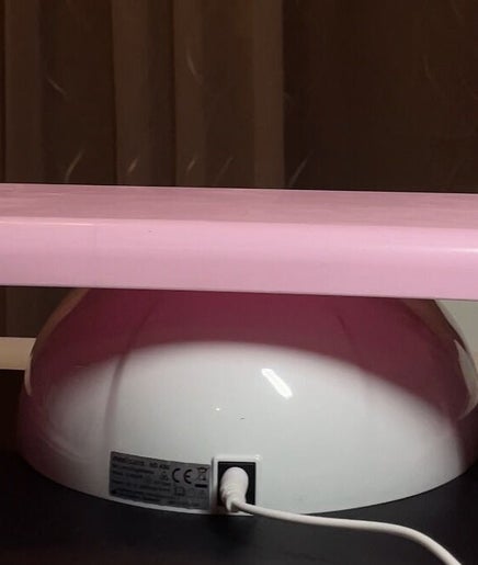 Lampe UV rose pour manucure à Nails by c3liane, Neuville-sur-escaut, Hauts-de-france, FR.