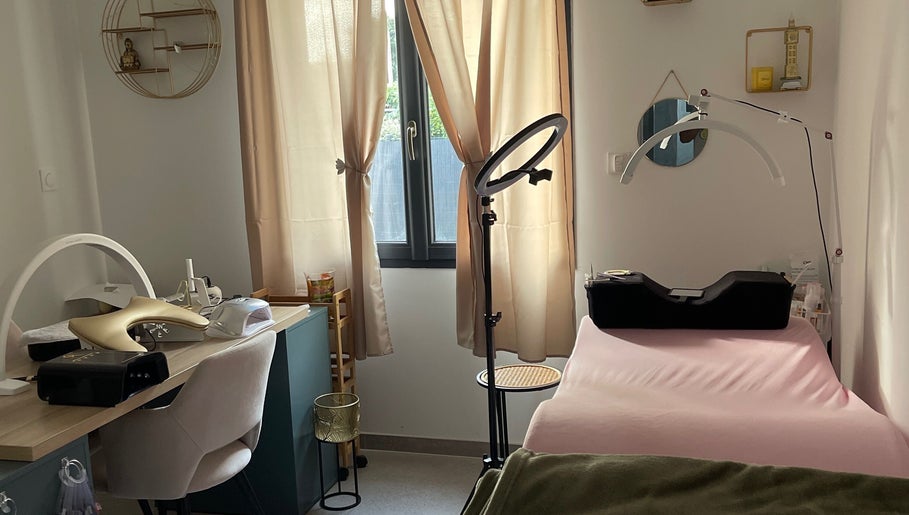 Espace de soins de Run Nails D à Mussidan, Nouvelle-Aquitaine, FR avec décor apaisant et équipements modernes.