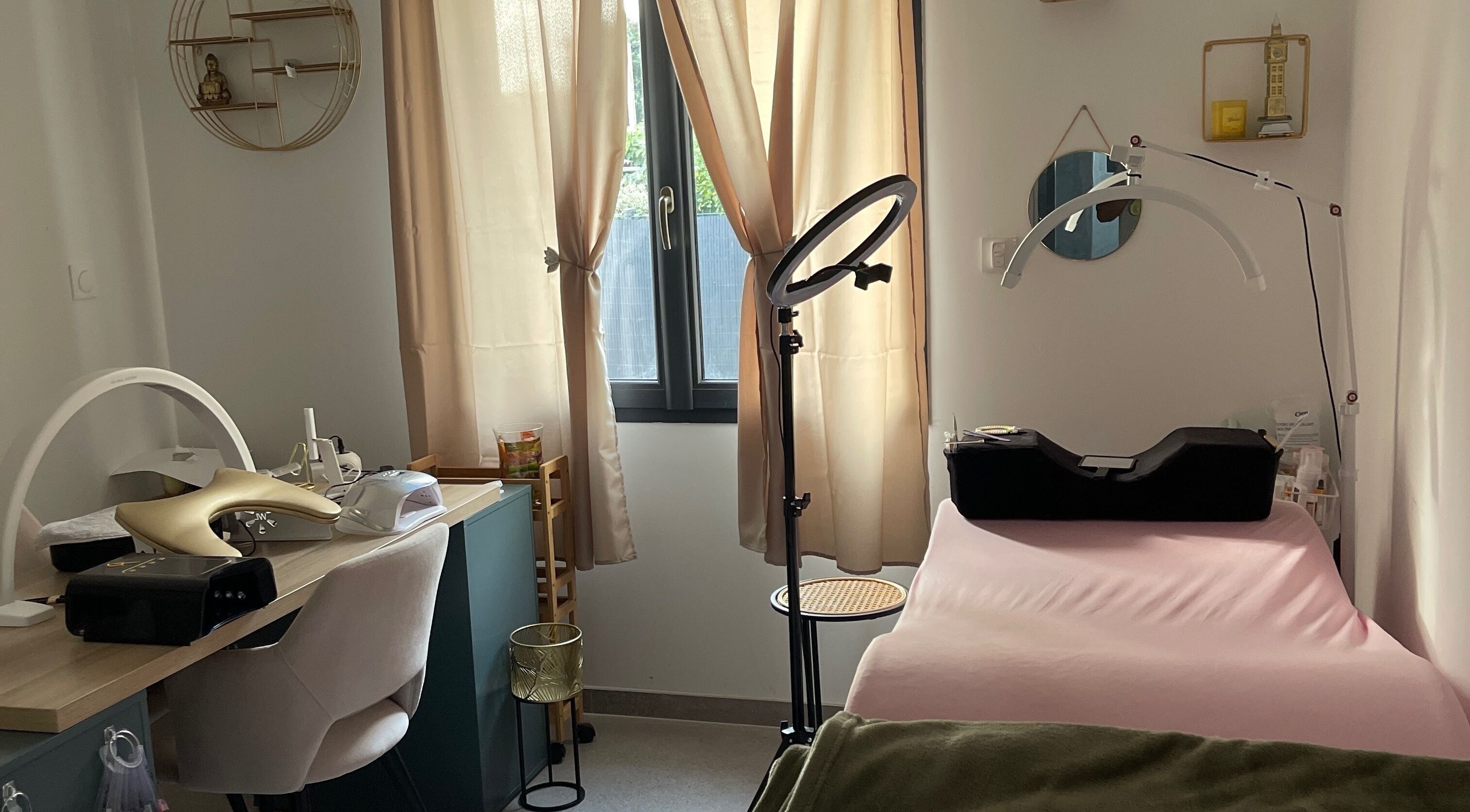 Espace de soins de Run Nails D à Mussidan, Nouvelle-Aquitaine, FR avec décor apaisant et équipements modernes.