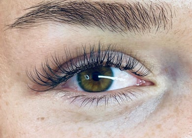 Extension des cils chez Run Nails D, Mussidan, Nouvelle-aquitaine, FR. Regard transformé.