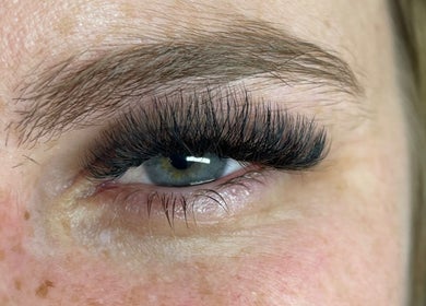 Extension de cils à Run Nails D, Mussidan, Nouvelle-Aquitaine, FR. Magnifique finition et allure sophistiquée.