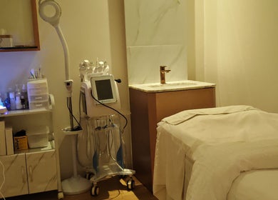 Cozy treatment room at Yuan Essence Skin Hub, Puchong, Selangor, MY with modern skincare equipment.