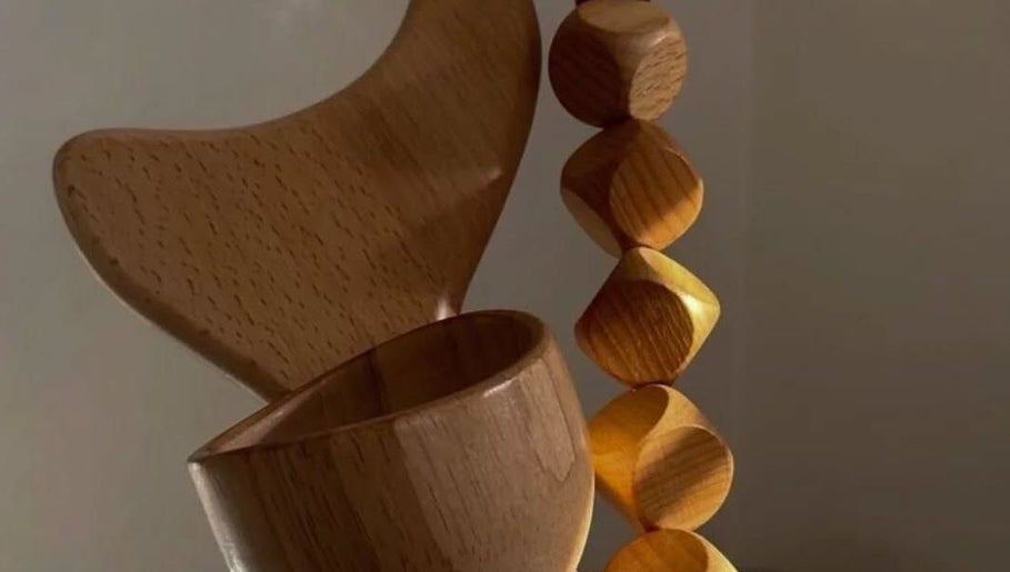 Beautiful wooden decor at Sculptmebyjord, Loughton, England, GB, adding elegance to the space.