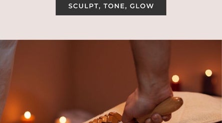 Rejuvenating wellness massage at Sculptmebyjord, Loughton, England. Relaxing candle-lit ambiance.