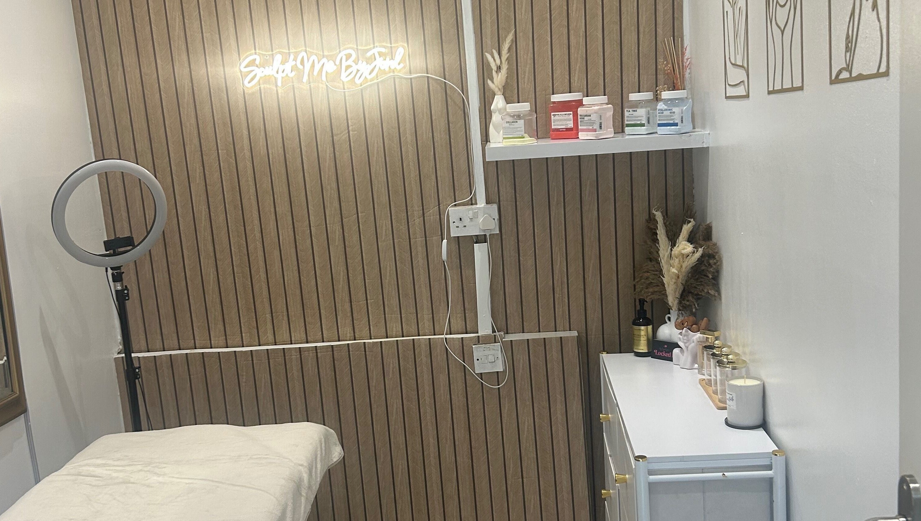 Sculptmebyjord's modern treatment room with decor and products in Ilford, England, GB.