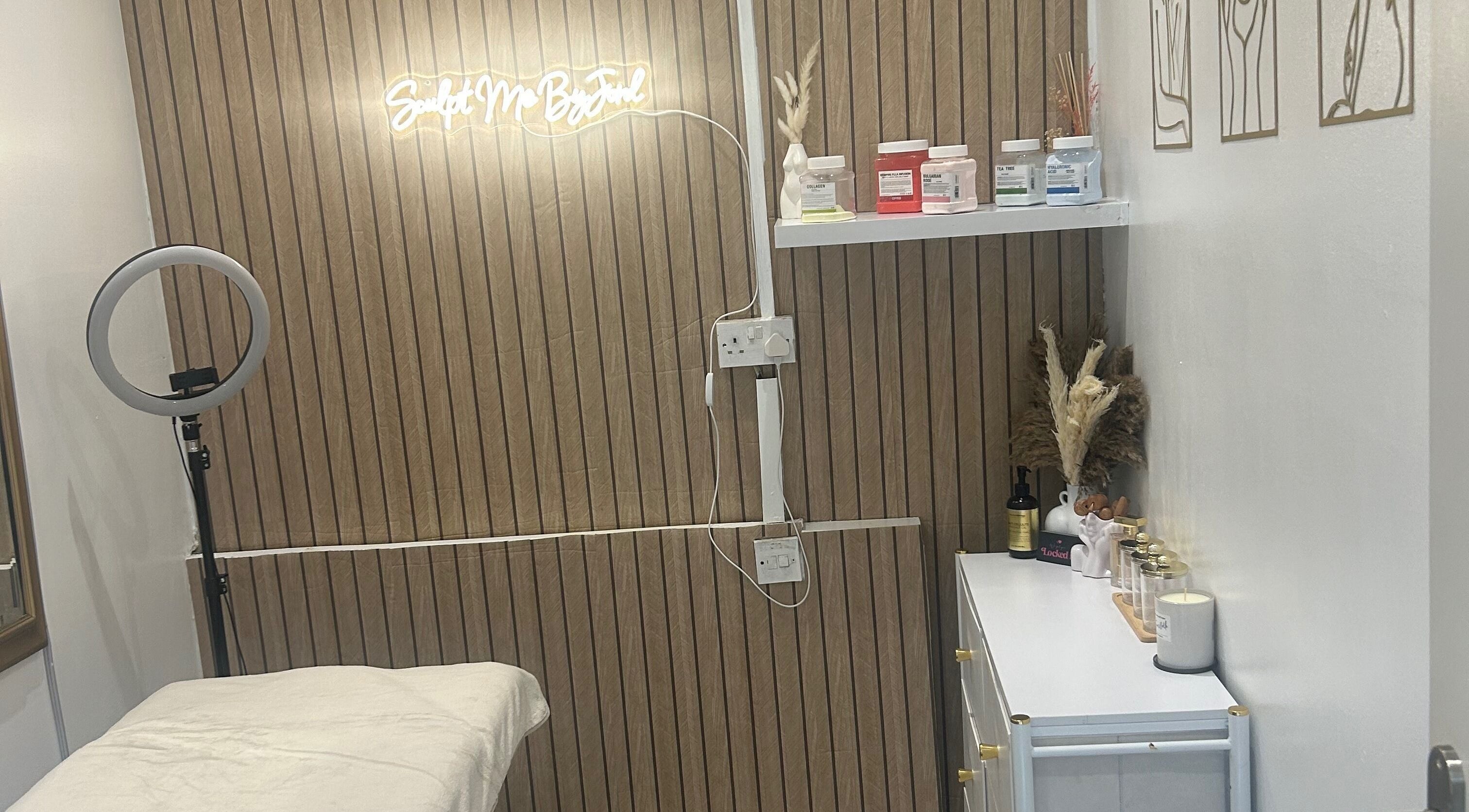 Sculptmebyjord's modern treatment room with decor and products in Ilford, England, GB.