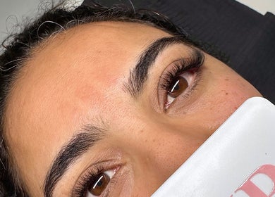 Extension de cils à N’Beauty, Louvres, Île-de-france, FR. Beauté des yeux avec détails soignés.
