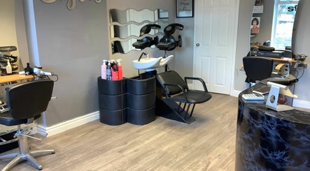 Styles Hairdressing Salon kép 2