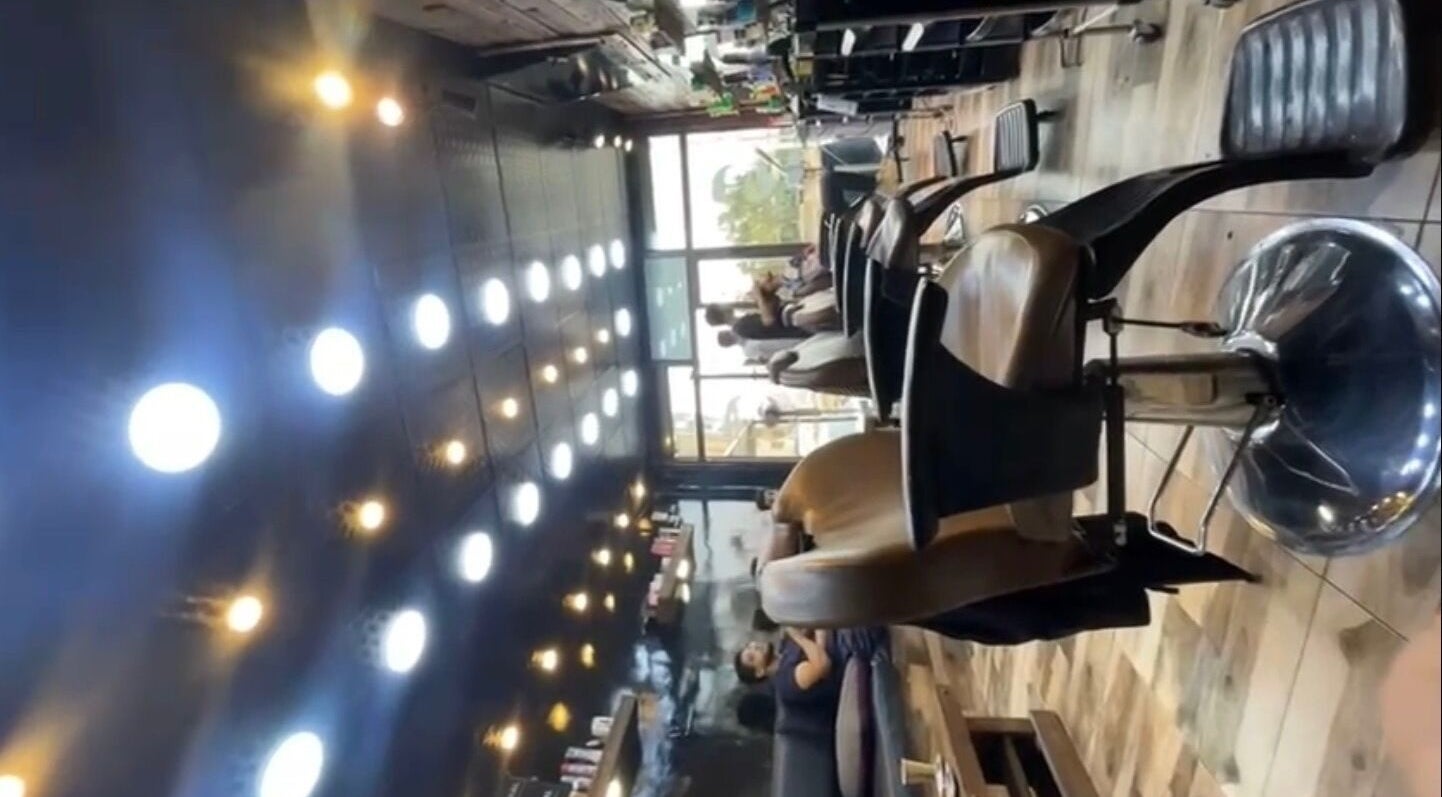 صالون أنيق في A3 Saloon، السخنة, محافظة الزرقاء, JO, يقدم خدمات تجميل فاخرة بأجواء مريحة وأنيقة.