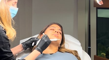 Beauty treatment at Aesthetixsbysarah Silkcorps Ltd, Wembley, England, GB. Aesthetician performing a precise procedure.