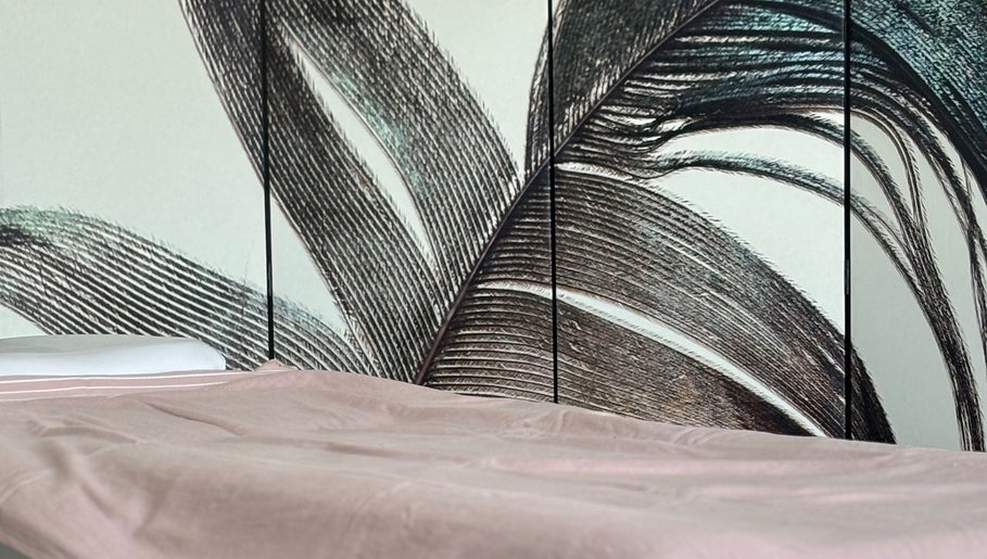 Elegant spa bed at By Atinem, Capelle Aan Den Ijssel, Zuid-Holland, NL with artistic wall design.
