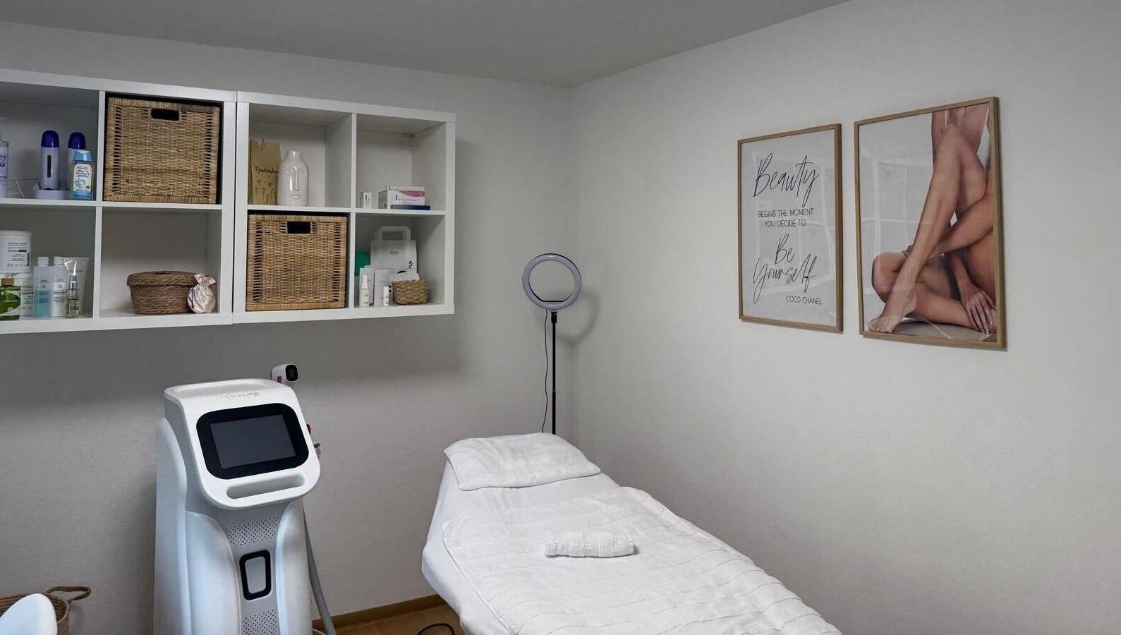 Ruhevolle Wellness-Oase bei Beauty & Style, Linz - Pichling, Oberösterreich, AT. Modernes Behandlungszimmer.