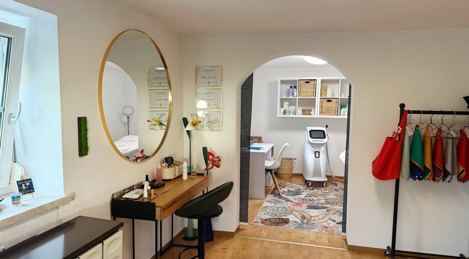 Innenansicht von Beauty & Style Salon in Linz - Pichling, Oberösterreich, AT mit modernen Einrichtungen.