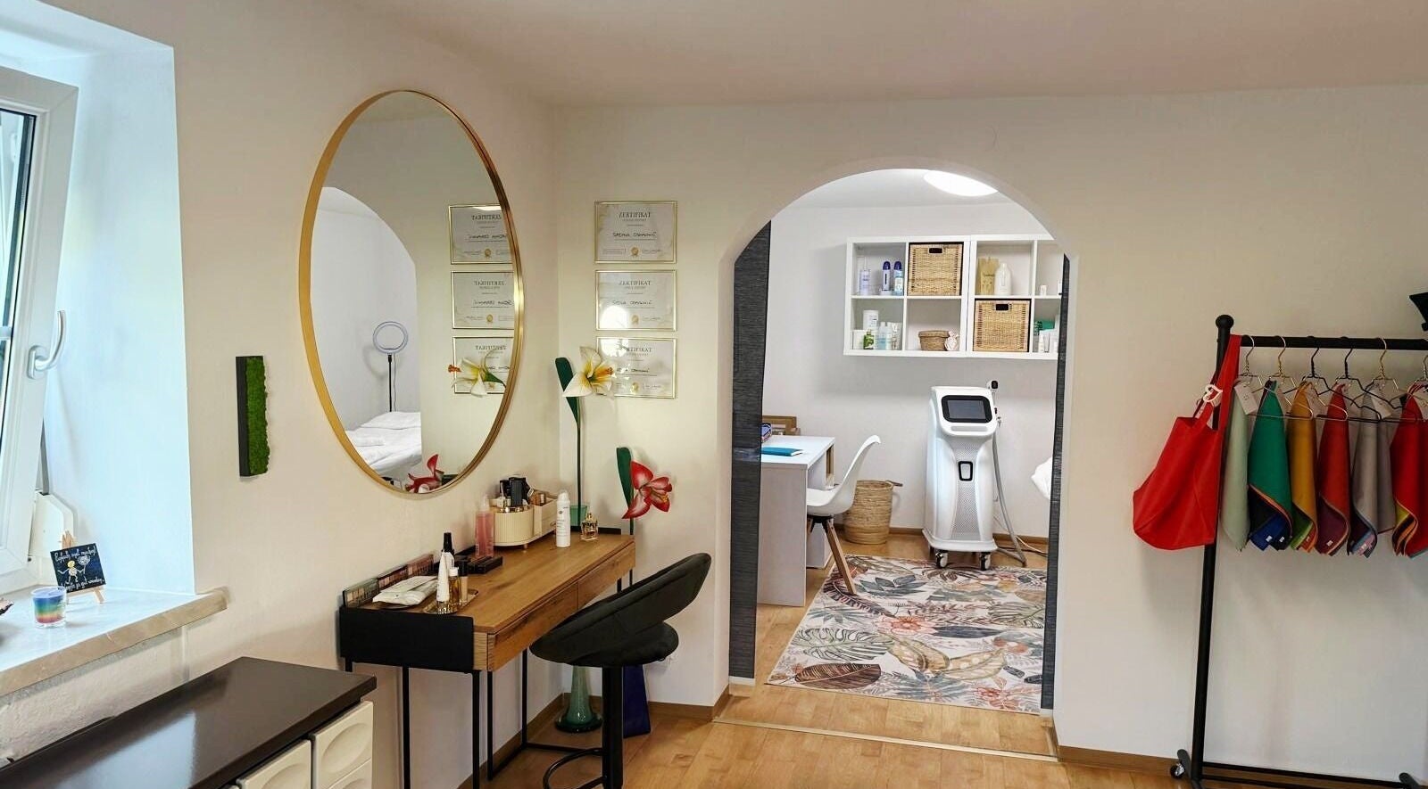 Innenansicht von Beauty & Style Salon in Linz - Pichling, Oberösterreich, AT mit modernen Einrichtungen.