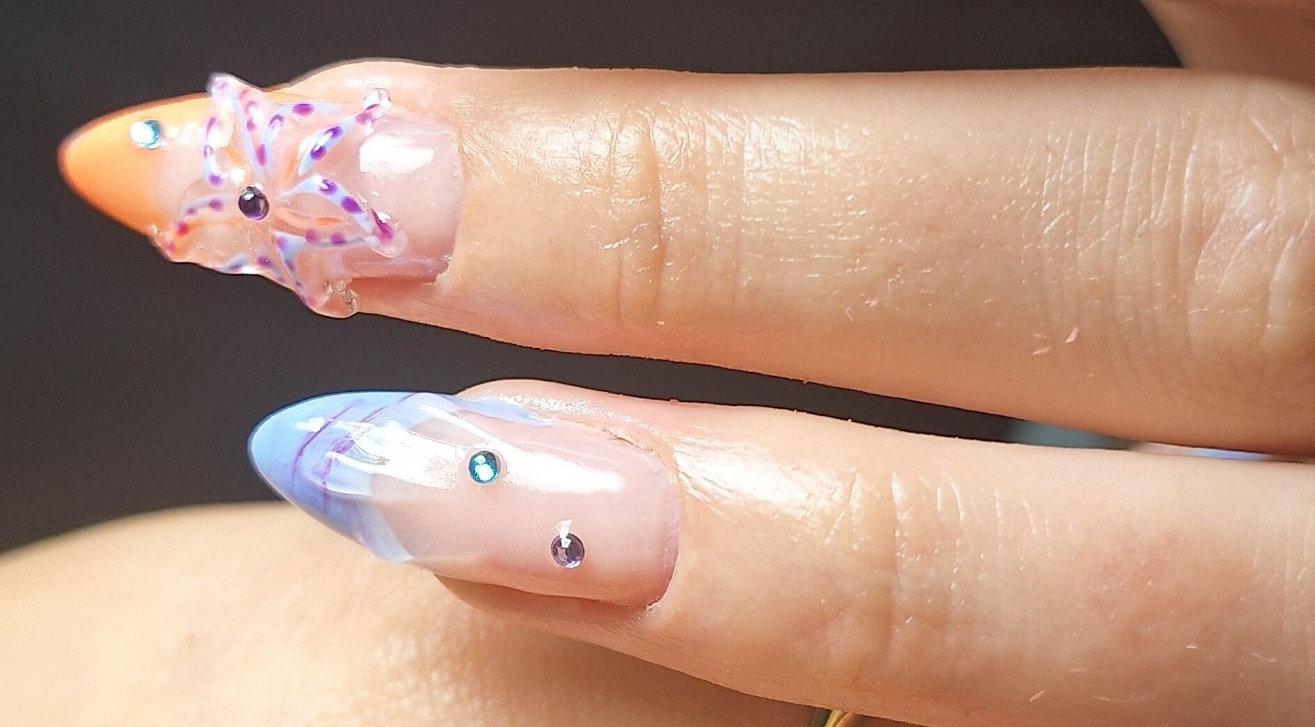 Nail art vibrant et élégant de Nail Passion Studio à Muzillac, Bretagne, FR. Inspiré par la beauté moderne.