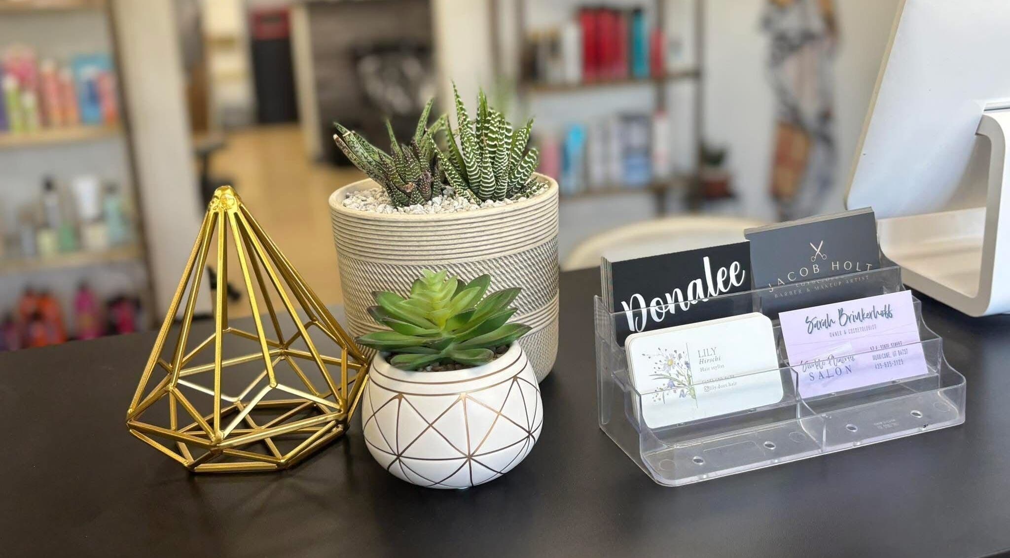 Elegant decor and business cards at KT Perfectly Polished, Hurricane, Utah, US.