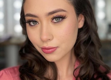 Maquillaje impecable en Sara Maldonado Makeup Studio, Guadalupe, Nuevo León, MX, destacando ojos y labios.