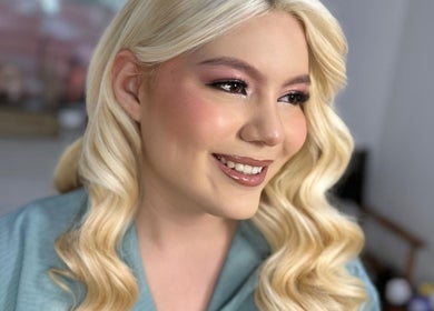 Cliente satisfecha en Sara Maldonado Beauty Spa, San Nicolás De Los Garza, Nuevo León, MX con maquillaje perfecto.