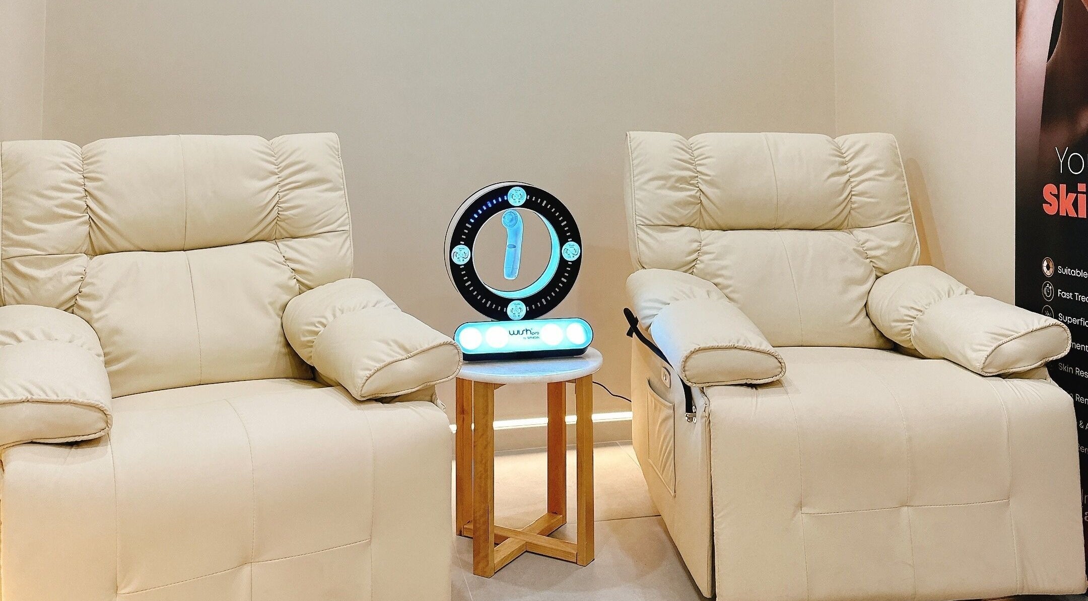 Mimoy Beauty在东伍德新南威尔士的舒适休息区，配有豪华座椅和现代设备。