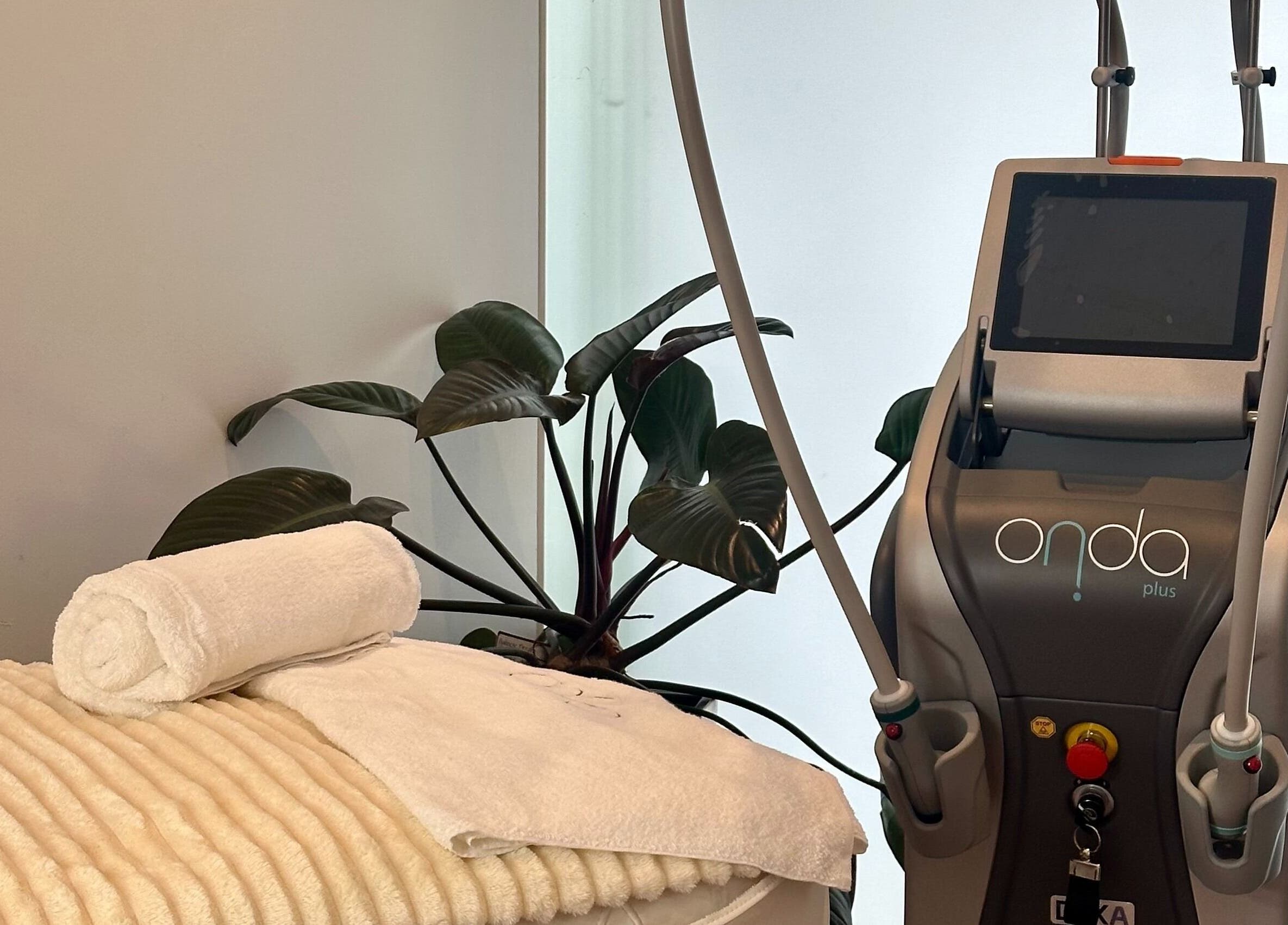 Modern treatment room at Mojo Cosmetic Clinic, Neutral Bay, New South Wales, AU featuring Onda Plus machine.