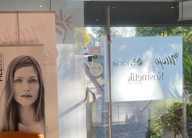 Mojo Cosmetic Clinic entrance showcases elegant signage in Neutral Bay, New South Wales, AU.