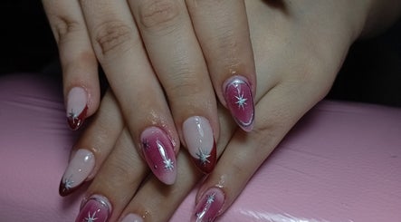 Diseños de uñas con estrellas en Alva uñas y alisados, Santa Cruz De La Sierra, Departamento De Santa Cruz, BO.