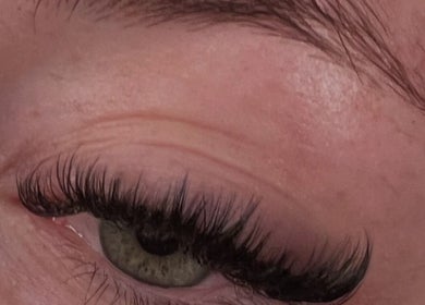 Close-up of eyelash extensions at Eye Candy Lashes in Barrie, Ontario, CA showcasing detailed lash artistry.
