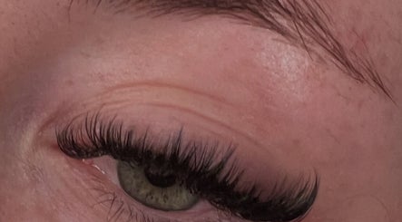 Close-up of eyelash extensions at Eye Candy Lashes in Barrie, Ontario, CA showcasing detailed lash artistry.