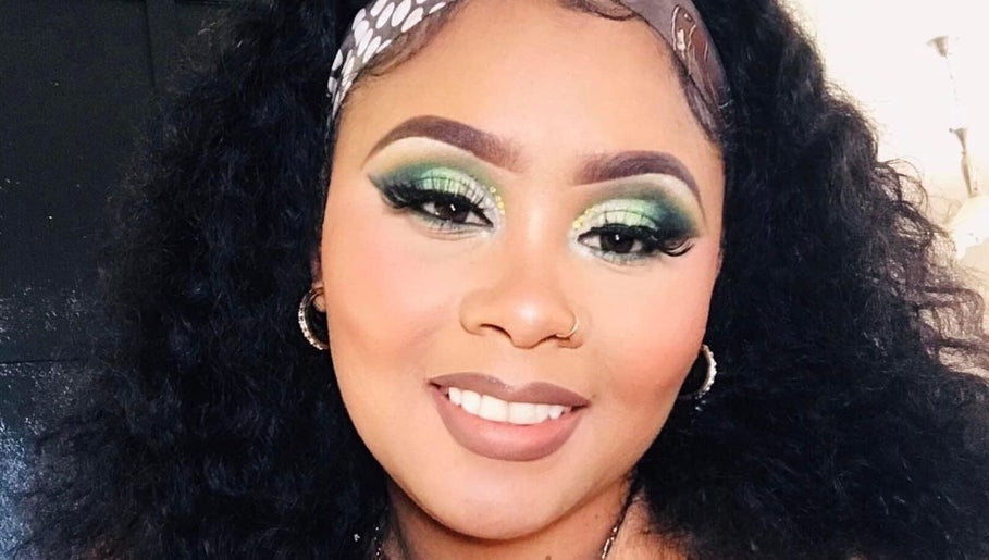 Stunning makeup at KAYLUX BEAUTY SALON, Kimberley, Northern Cape, ZA. Perfect for any occasion.