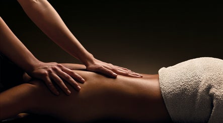 Massage relaxant au spa My Head Spa à Noyon, Hauts-de-France, FR, offrant détente et bien-être suprême.