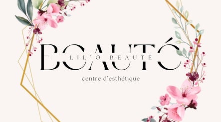 Logo élégant de Lil’Ô Beauté avec des fleurs, situé à Ciney, Région Wallonne, BE.