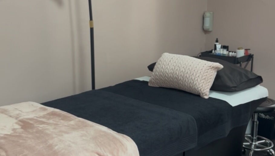 Relaxing treatment space at Alae Aesthetics & Cosmetics, Gqeberha, Eastern Cape, ZA, offering a serene ambiance.