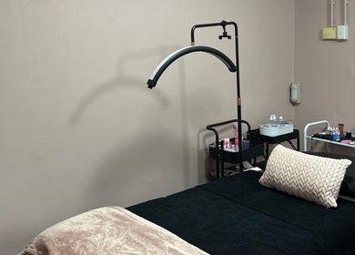 Peaceful treatment room at Alae Aesthetics & Cosmetics, Gqeberha, Eastern Cape, ZA showcasing a bed and equipment.
