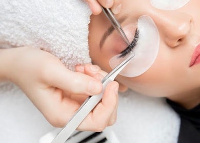 Wimpernverlängerung bei Beauty Point Kahraman, Fislisbach, Baden, CH, für atemberaubende Augen.