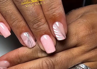 Elegante manicure rosa com detalhes em Sony Nail's, Santa Maria Da Feira, Aveiro, PT.
